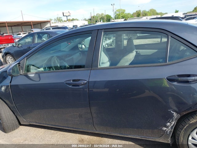 Toyota COROLLA LE 2018 5YFBURHE8JP781469 Image 14