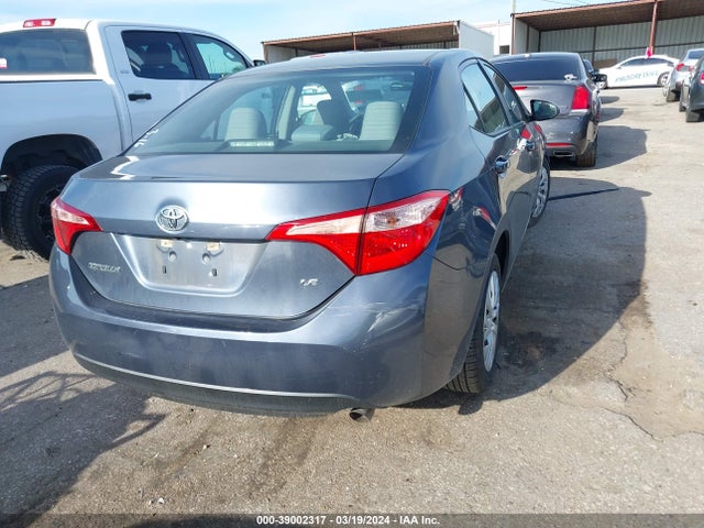 Toyota COROLLA LE 2018 5YFBURHE8JP781469 Image 16