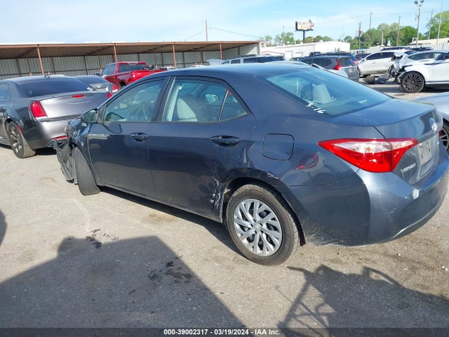 Toyota COROLLA LE 2018 5YFBURHE8JP781469 Image 3