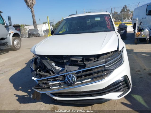 3VVCB7AX3PM139771 Volkswagen Tiguan 2.0t Se R-line Black