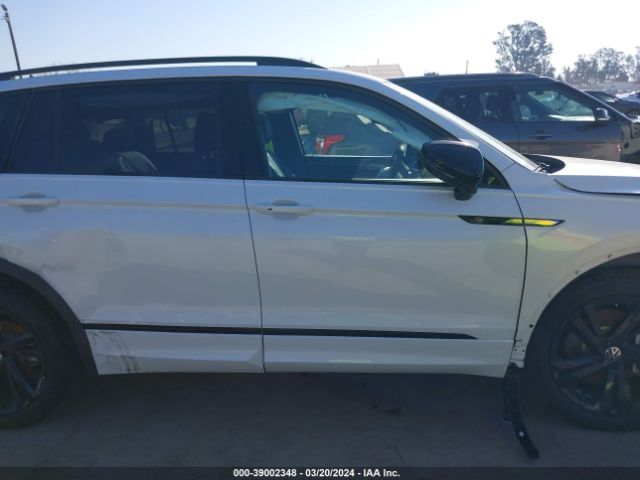 3VVCB7AX3PM139771 Volkswagen Tiguan 2.0t Se R-line Black