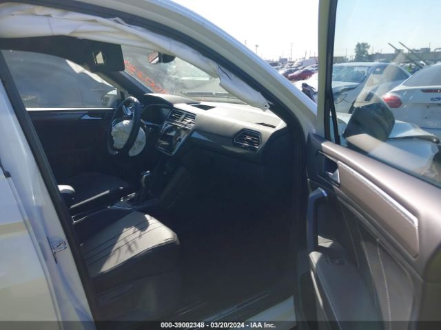 3VVCB7AX3PM139771 Volkswagen Tiguan 2.0t Se R-line Black