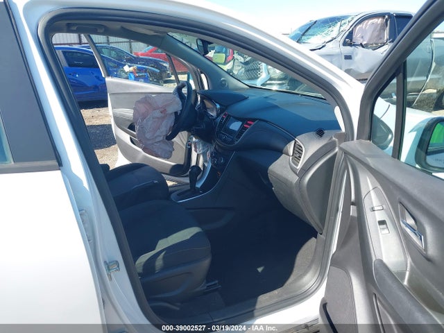 Chevrolet TRAX LS 2019 3GNCJKSB1KL297541 Image 5