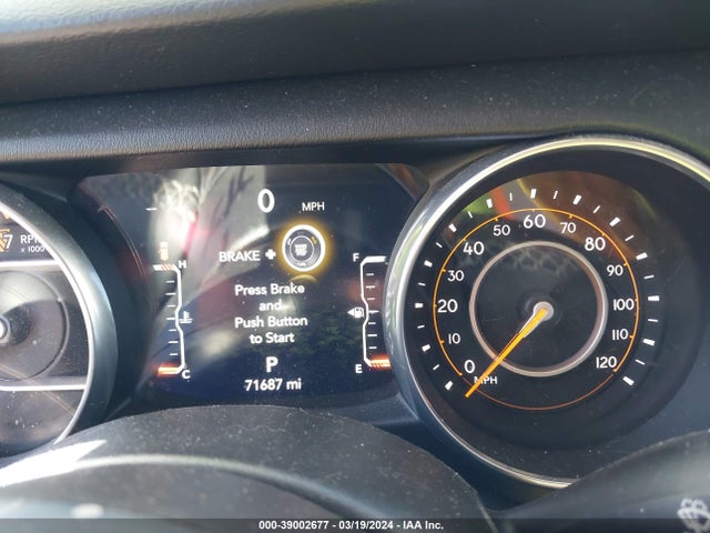 1C4HJXEG1JW165679 Jeep Wrangler Unlimited Sahara 4x4