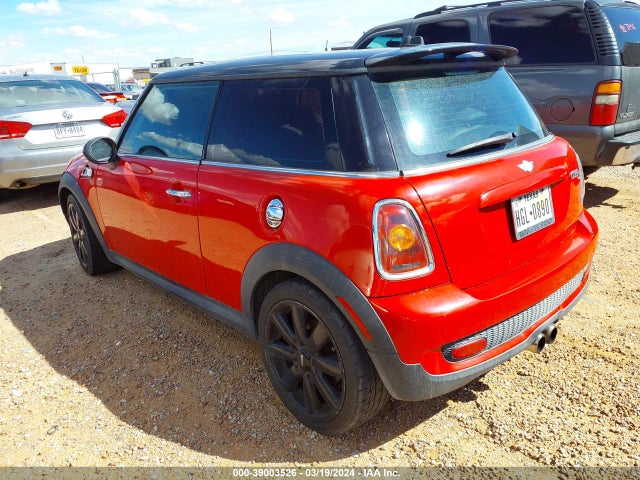 2010 MINI COOPER S WMWMF7C56ATX44375 Photo 2