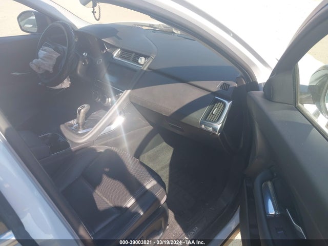 2018 JAGUAR E-PACE SADFJ2FXXJ1Z31113 Photo 4