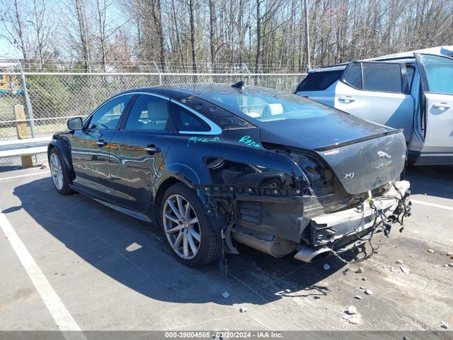 2015 JAGUAR XJ SAJWA1CZ6F8V83645 Photo 2