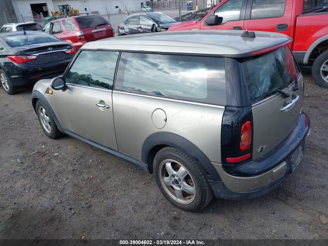 2008 MINI COOPER CLUBMAN WMWML33538TJ46966 Photo 2