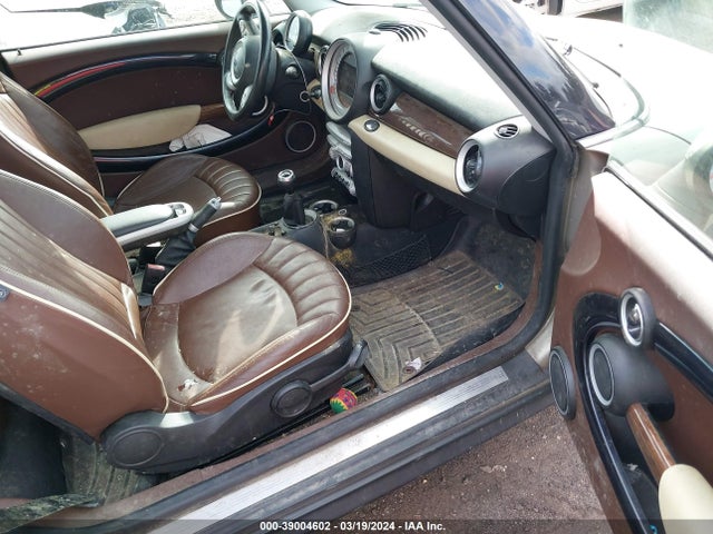 2008 MINI COOPER CLUBMAN WMWML33538TJ46966 Photo 4