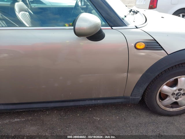 2008 MINI COOPER CLUBMAN WMWML33538TJ46966 Photo 5