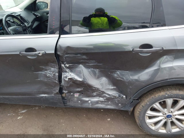 Ford Escape Titanium 2017 1FMCU9J90HUB88201 Image 6