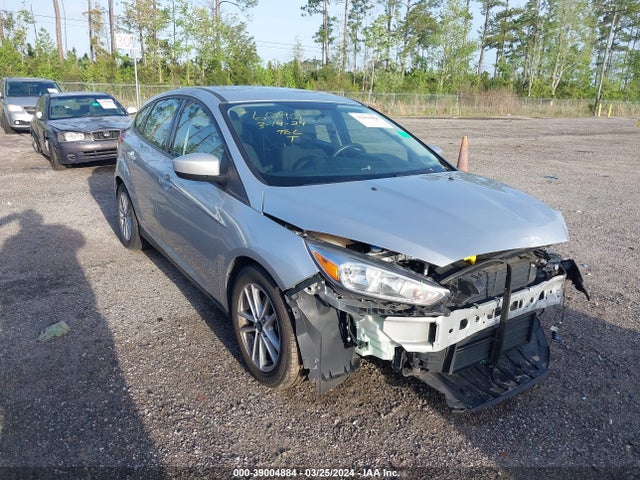 Ford FOCUS SE 2018 1FADP3K21JL213056 Image 1