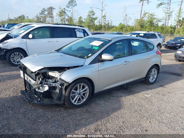 Ford FOCUS SE 2018 1FADP3K21JL213056 Image 2
