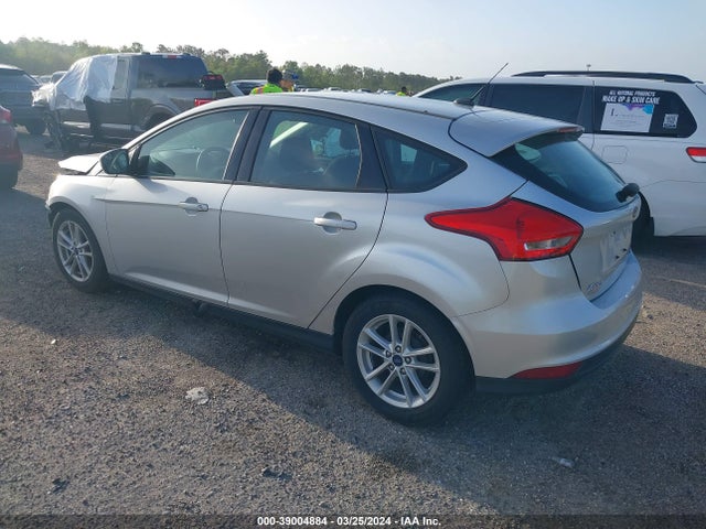 Ford FOCUS SE 2018 1FADP3K21JL213056 Image 3
