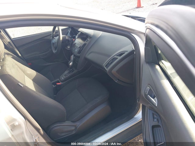 Ford FOCUS SE 2018 1FADP3K21JL213056 Image 5