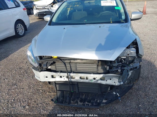 Ford FOCUS SE 2018 1FADP3K21JL213056 Image 6