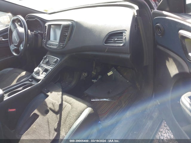 Chrysler 200 S 2015 1C3CCCDG7FN718044 Image 4