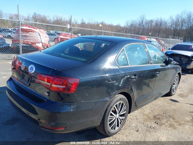 3VWDB7AJ8JM208344 Volkswagen Jetta 1.4t Se/1.4t Wolfsburg Edition