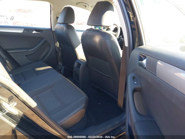 3VWDB7AJ8JM208344 Volkswagen Jetta 1.4t Se/1.4t Wolfsburg Edition
