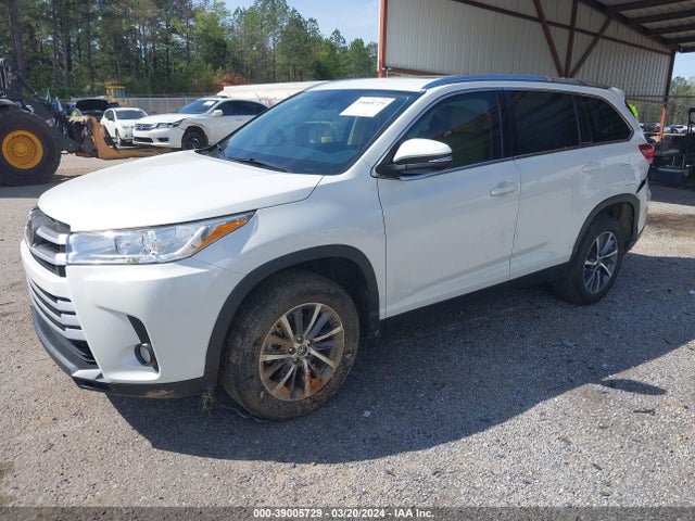 Toyota Highlander Xle 2019 5TDKZRFH1KS552025 Image 2