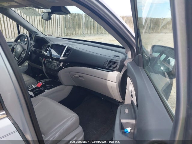 Honda Pilot Touring 2016 5FNYF6H90GB021823 Image 5