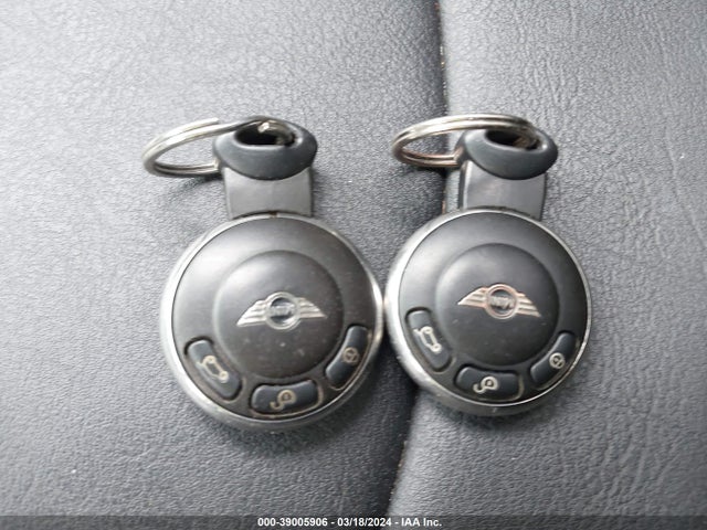 2010 MINI COOPER S WMWMF7C5XATW89154 Photo 10