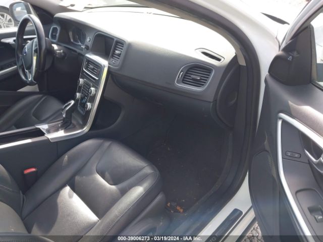 YV1612SK6F1265441 Volvo V60 T5 Premier