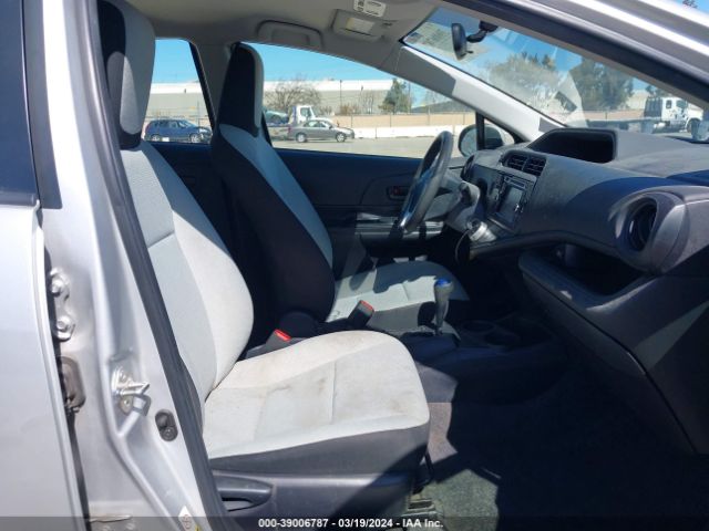 JTDKDTB38G1120106 Toyota Prius C One