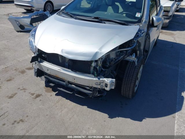 JTDKDTB38G1120106 Toyota Prius C One