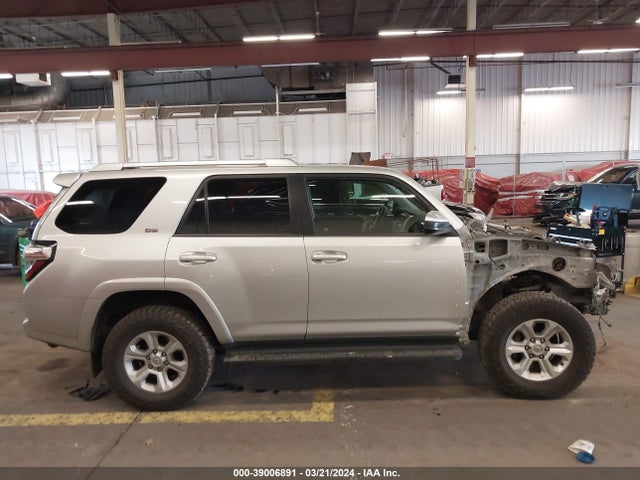Toyota 4RUNNER SR5 2017 JTEBU5JR1H5428242 Image 14