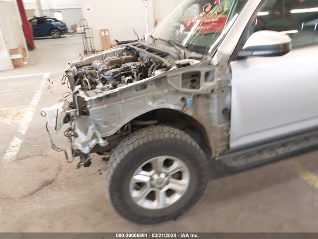 Toyota 4RUNNER SR5 2017 JTEBU5JR1H5428242 Image 18