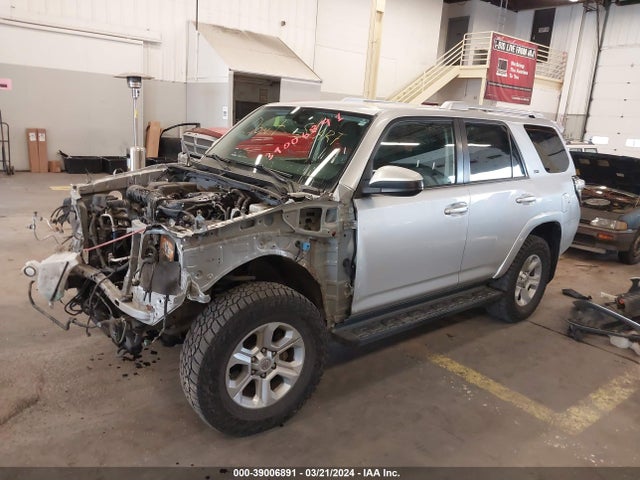 Toyota 4RUNNER SR5 2017 JTEBU5JR1H5428242 Image 2
