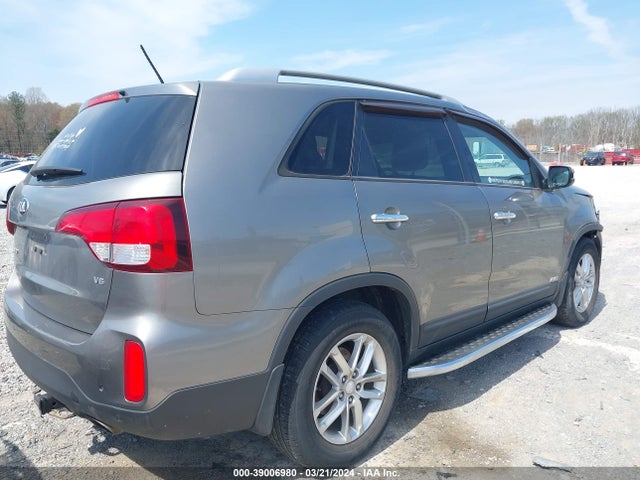 KIA Sorento Lx V6 2015 5XYKTDA78FG644030 Image 4