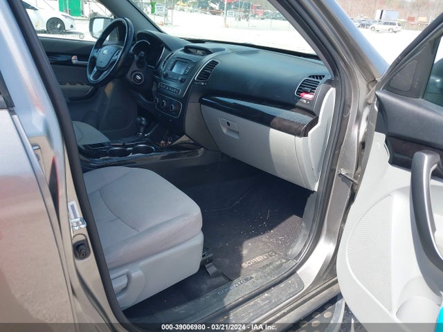 KIA Sorento Lx V6 2015 5XYKTDA78FG644030 Image 5