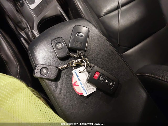 Toyota Rav4 Limited 2016 JTMDFREV7GJ103235 Image 11