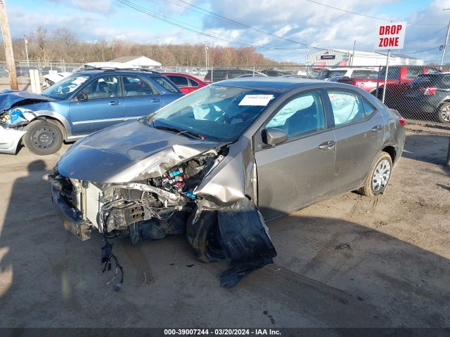 Toyota COROLLA LE 2018 2T1BURHEXJC096339 Image 2