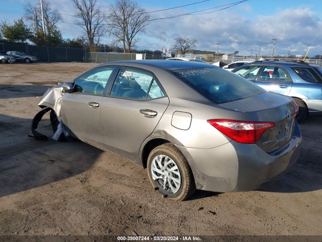 Toyota COROLLA LE 2018 2T1BURHEXJC096339 Image 3