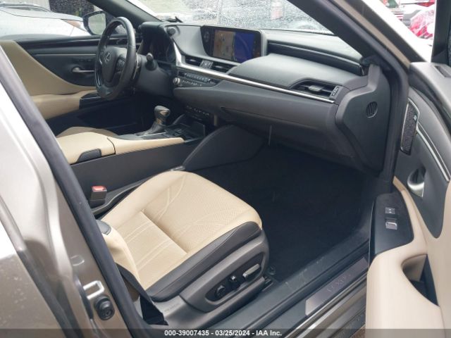 58AEA1C16MU004747 Lexus Es 300h Luxury
