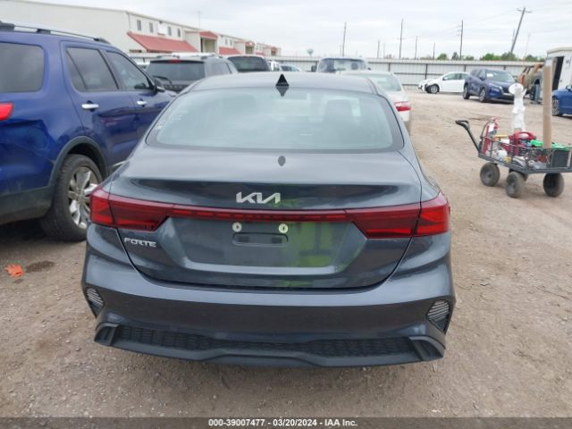 3KPF24ADXPE621499 KIA Forte Lxs