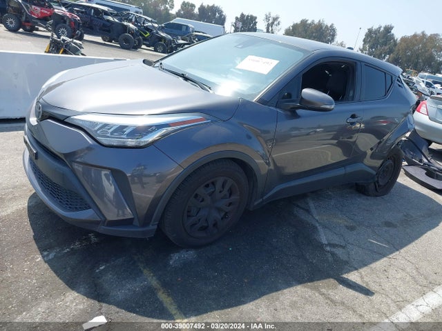 Toyota C-HR LE 2020 JTNKHMBX2L1065543 Image 2