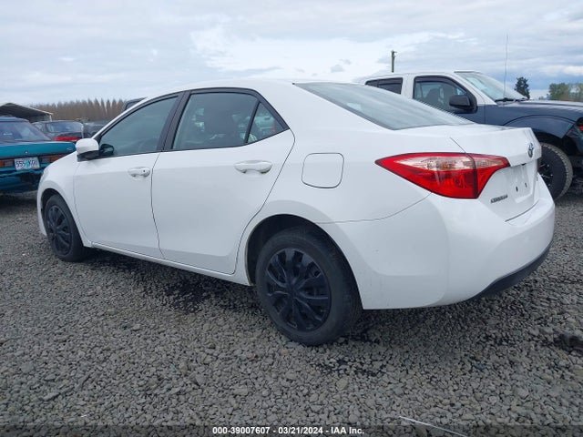 Toyota COROLLA LE 2018 5YFBURHE5JP738563 Image 3
