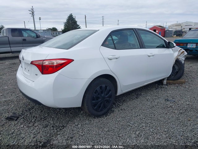 Toyota COROLLA LE 2018 5YFBURHE5JP738563 Image 4
