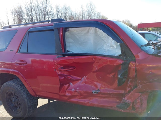Toyota 4RUNNER SR5 2016 JTEZU5JR2G5134880 Image 17