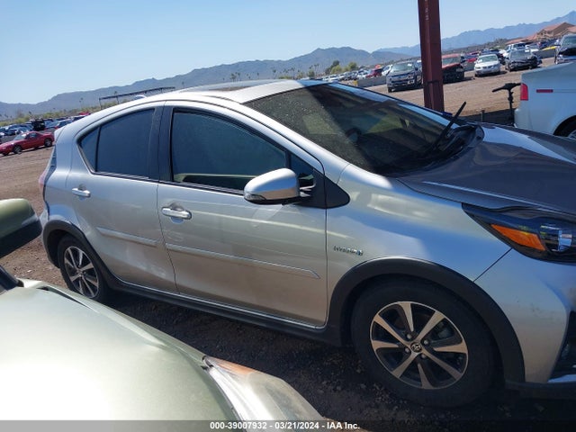 Toyota Prius C Four 2018 JTDKDTB38J1617714 Image 13