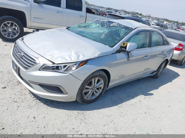 Hyundai SONATA SE 2016 5NPE24AF6GH313285 Image 2