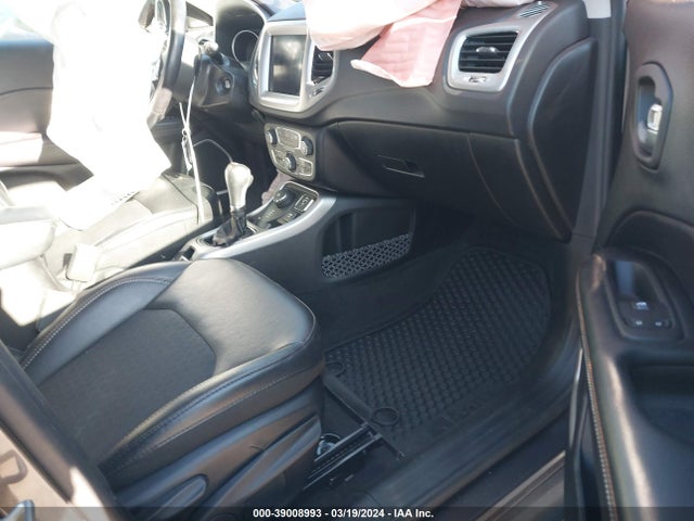 Jeep Compass Latitude 4x4 2019 3C4NJDBB6KT599551 Image 5