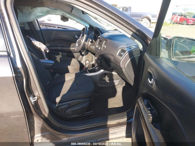 3C4NJCAB7JT181588 Jeep Compass Sport Fwd