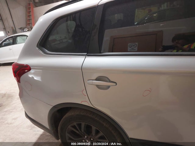 Mitsubishi Outlander Le 2018 JA4AD3A33JZ066455 Image 20