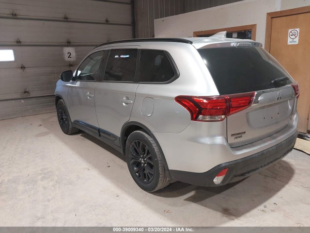 Mitsubishi Outlander Le 2018 JA4AD3A33JZ066455 Image 3