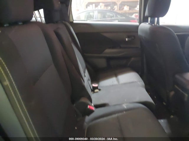 Mitsubishi Outlander Le 2018 JA4AD3A33JZ066455 Image 8